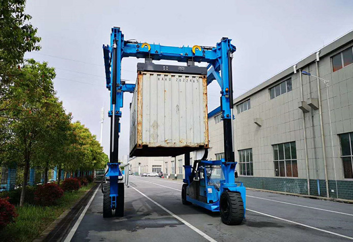 Container Straddle Carrier