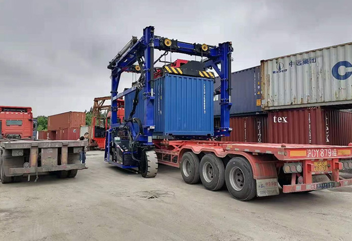 Container Straddle Carrier
