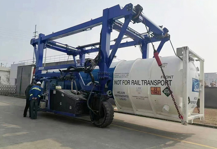 Container Straddle Carrier