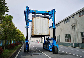 Container Straddle Carrier